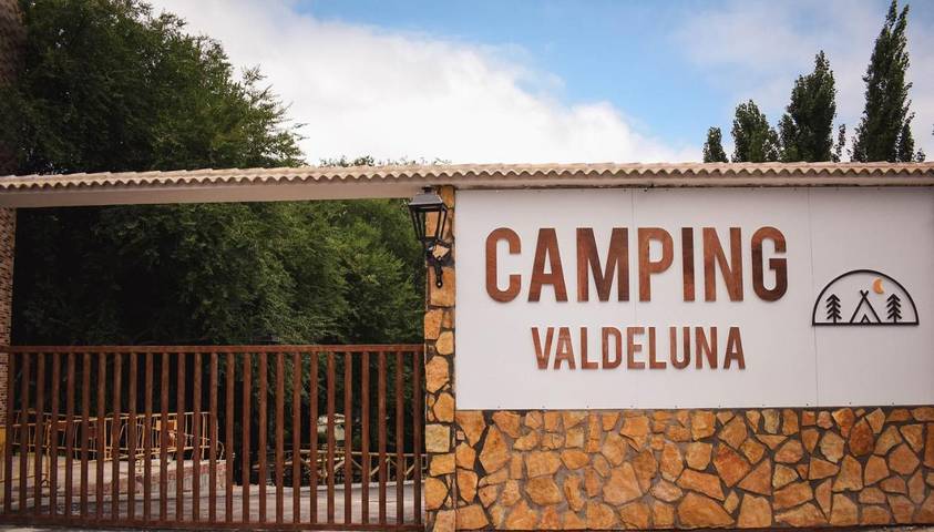 Camping für 5 Personen, mit Ausblick und Pool sowie Terrasse und Garten, mit Haustier - 1
