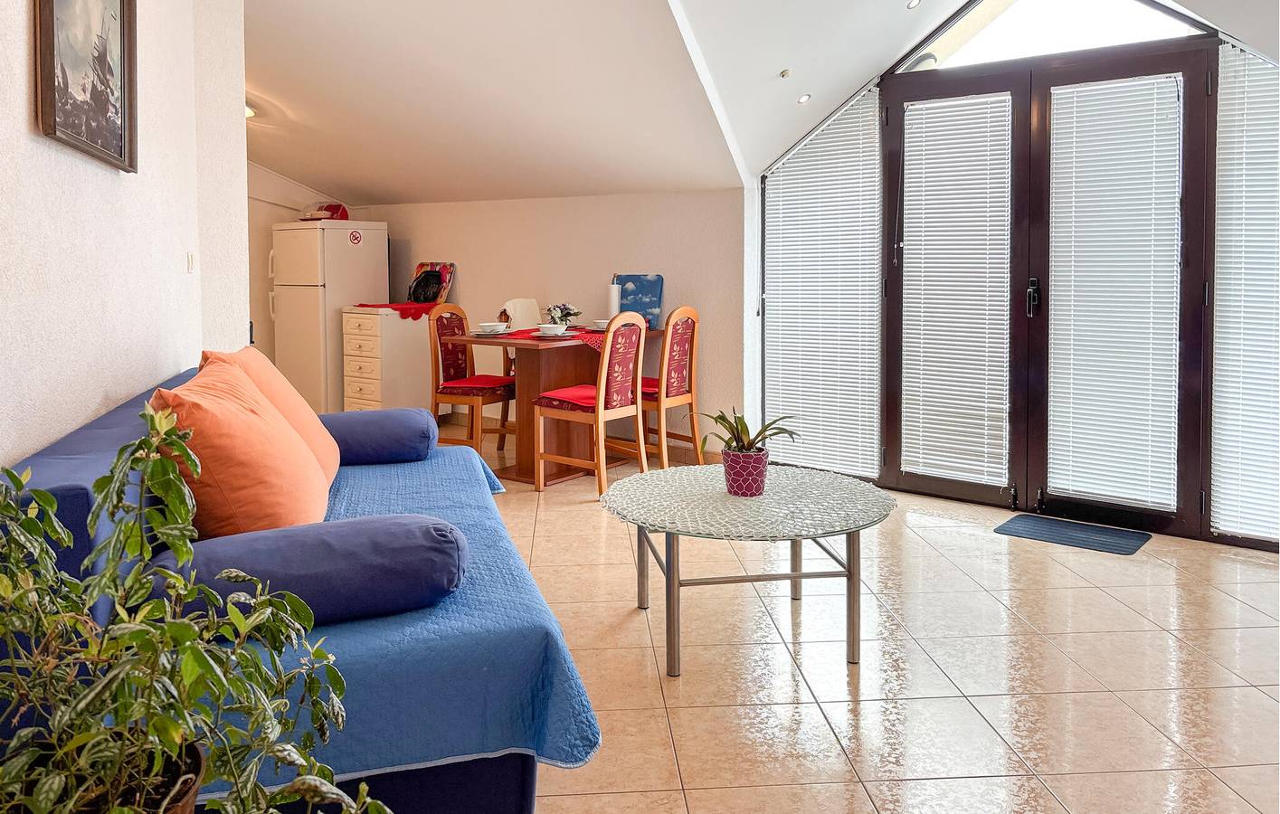 Ganze Ferienwohnung, Gemütlich, 2 km vom Strand entfernt: Modernes Apartment mit Terrasse und WLAN in Novi Vinodolski, Primorje-Gorski Kotar