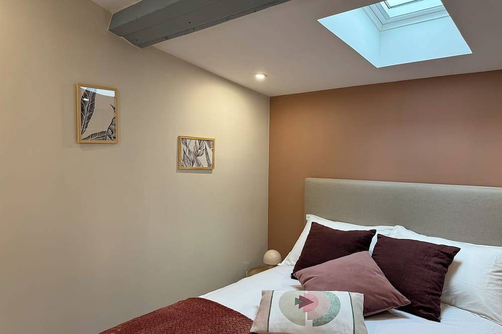 Entire apartment, Cozy Niort Atlas _ Studio under the roofs in Niort, Niort region