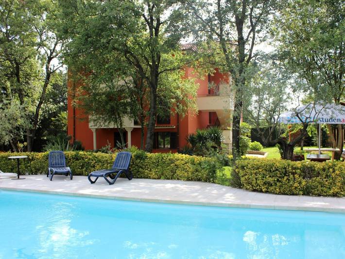 Ferienwohnung für 2 Personen, mit Pool und Garten sowie Terrasse, mit Haustier