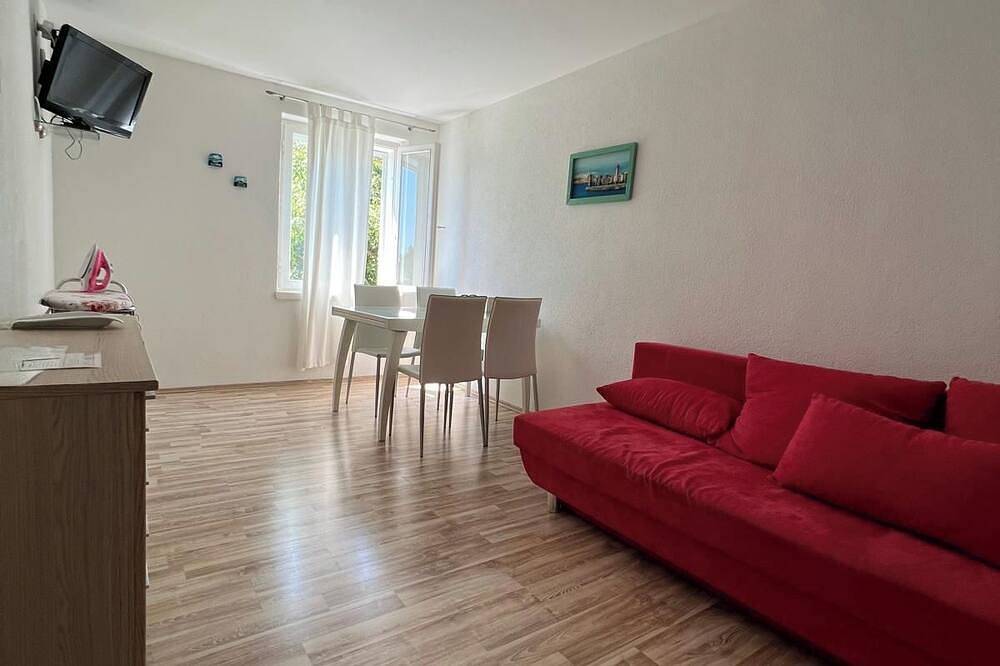 Ganze Wohnung, Central Baška Voda Beachfront Apartment with Ac, Wifi, parking & a stunning view in Baska Voda, Makarska Riviera
