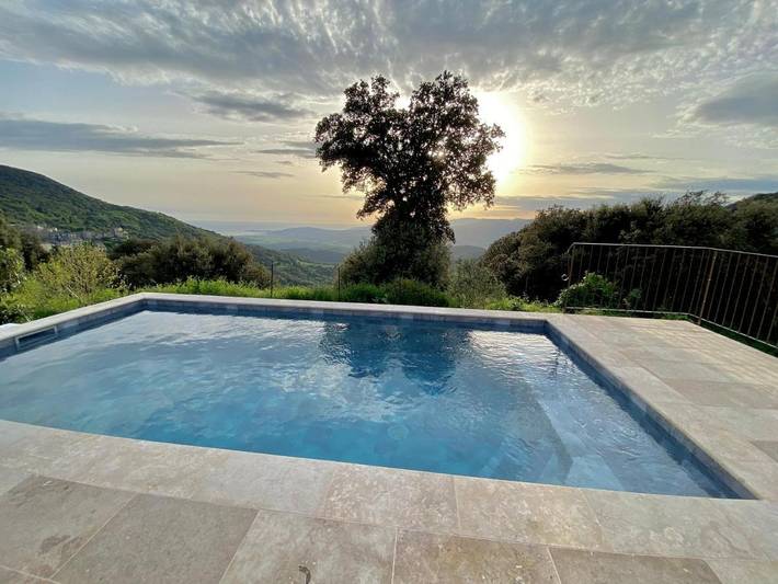 Location de vacances pour 6 personnes, avec vue ainsi que jardin et piscine à Sollacaro - 2