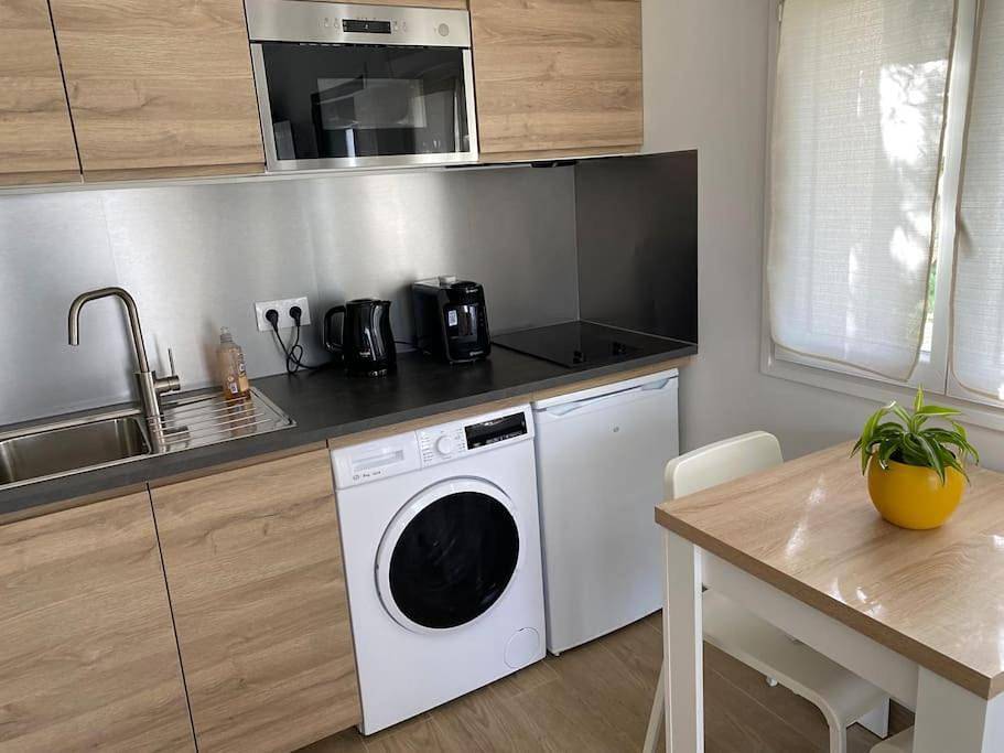 Appartement entier, One-Bedroom Apartment in Noisy-le-Grand, Seine-Saint-Denis