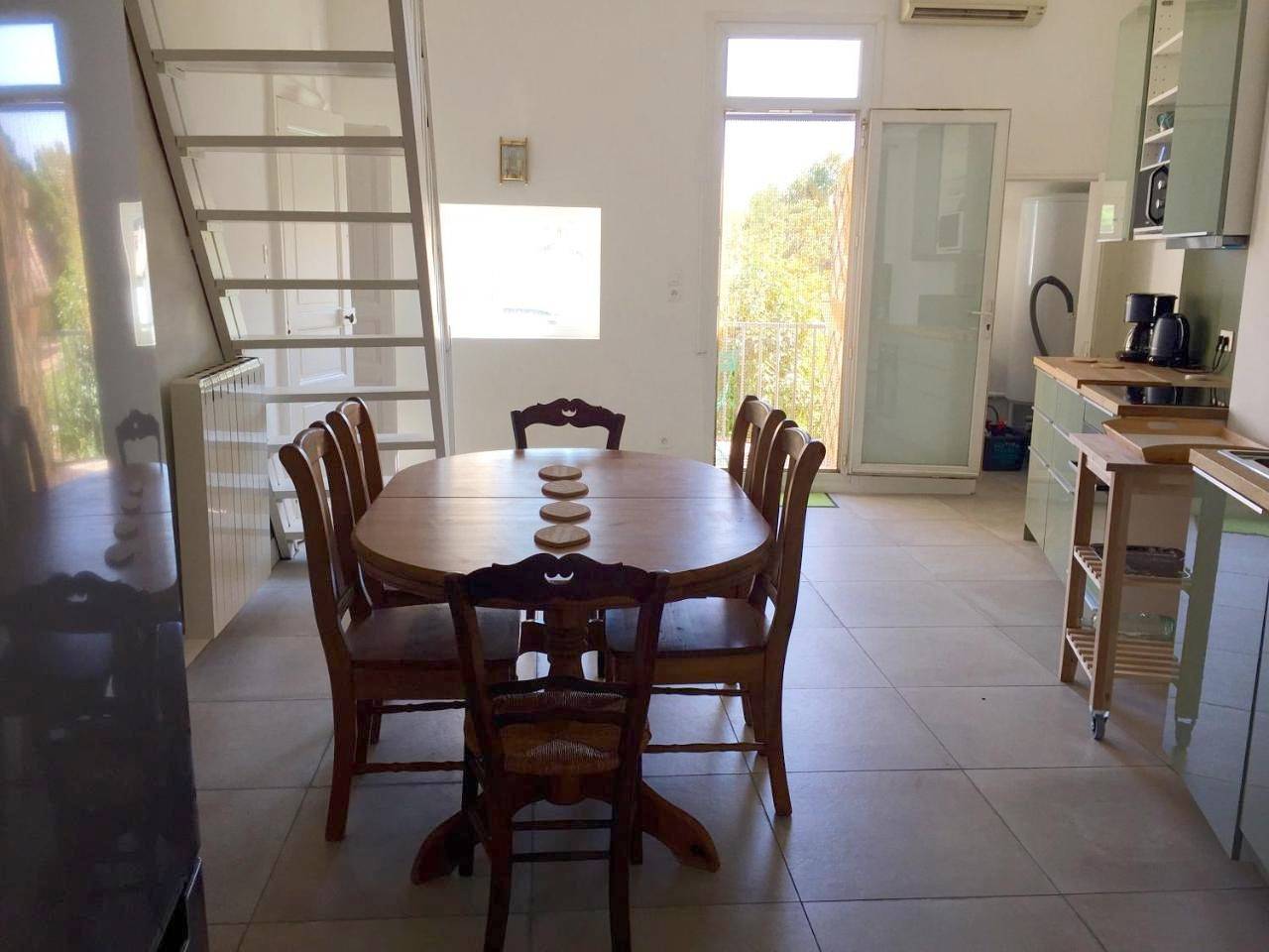 Appartement entier, Three-Bedroom Apartment in Saint-Georges-d'Orques, Côte méditerranéenne (France)