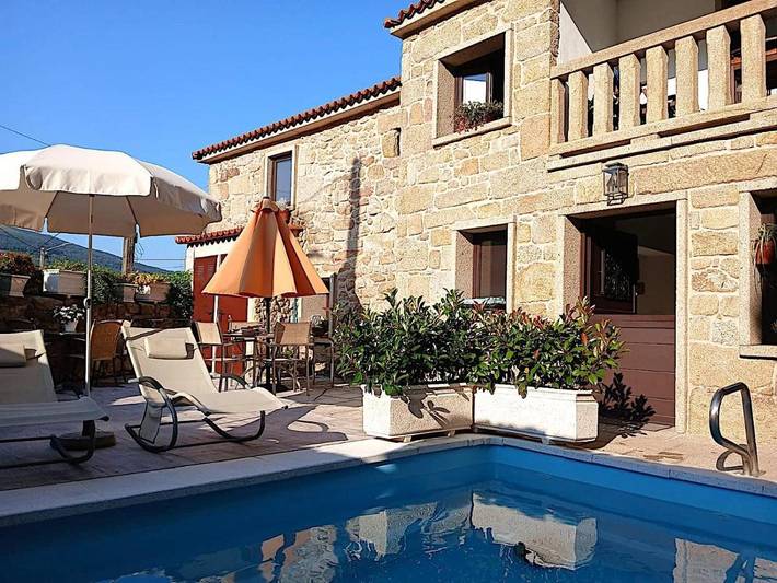 Hotel für 2 Personen, mit Ausblick und Terrasse sowie Pool - 1