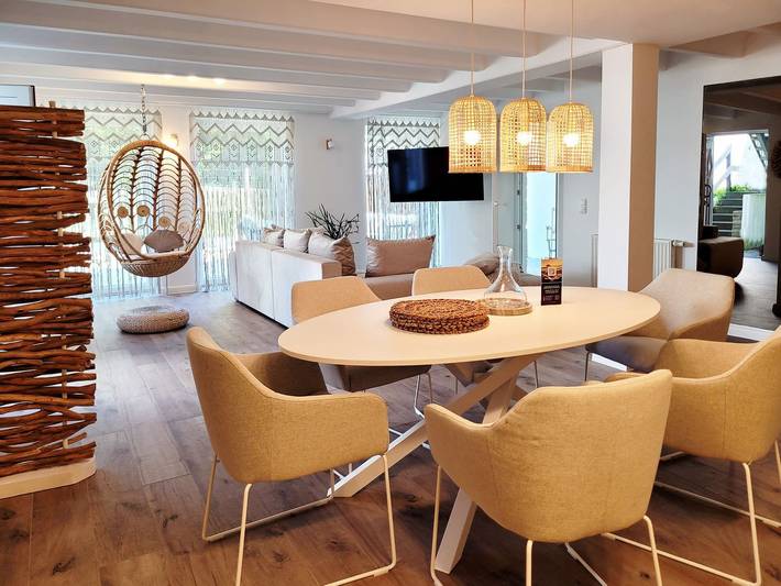 Ganze Wohnung, Moderne Ferienwohnung mit Garten, Strandkorb und Terrasse - 50 Meter zum Strand in Sierksdorf, Ostholstein