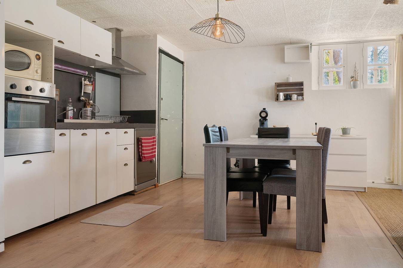 Apartamento entero, Apartamento 'Villa Andalouse' con terraza privada, wifi y aire acondicionado in Poussan, Costa mediterránea (Francia)