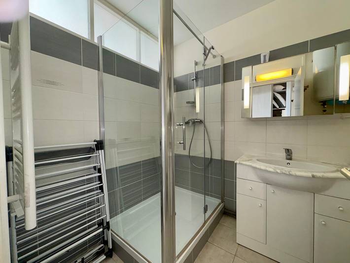 Ganze Wohnung, Renoviertes 1-Zimmer-Apartment, herrlicher Meerblick, nahe am Strand in Saint-Jean-de-Monts, Vendée