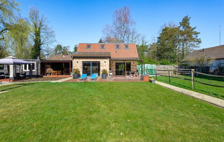 Ferienhaus für 8 Personen, mit Sauna und Pool sowie Terrasse, mit Haustier