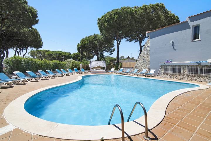 Villa Verte em Vilamoura, Pet-Friendly, com piscina e Wi-Fi. Golfers e eventos bem-vindos. in Quarteira, Distrito de Faro