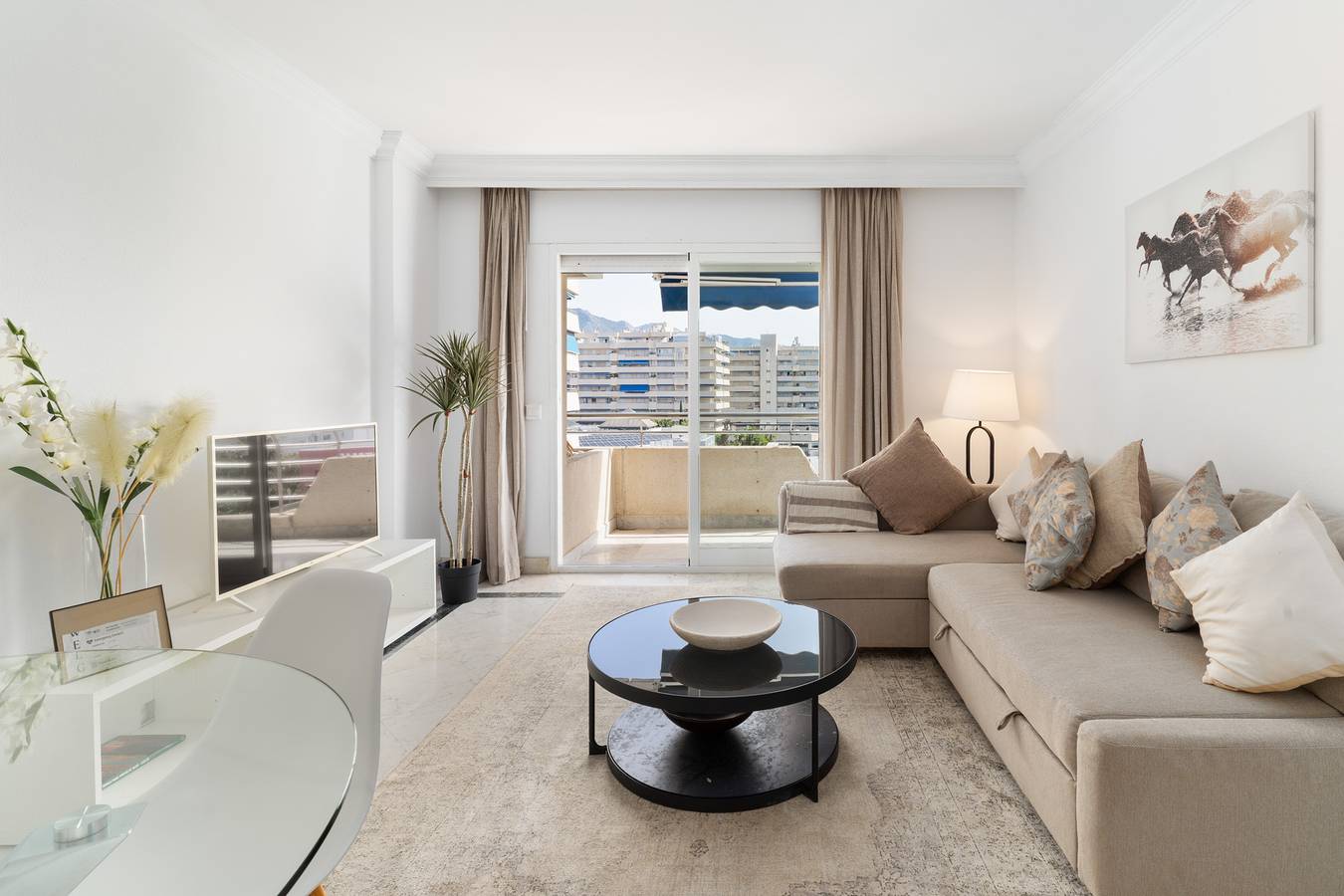 Entire apartment, Apartment 'Sunresting  Puerto Banus' with Sea View, Wi-Fi and Air Conditioning in Puerto Banús, Marbella