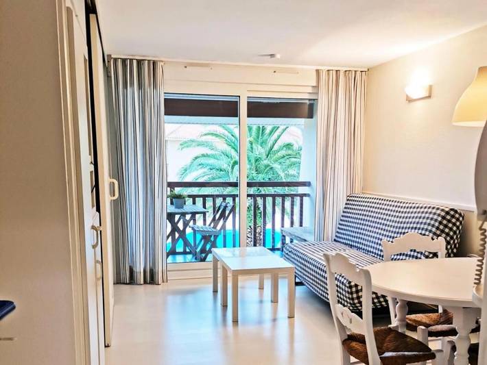 Hôtel pour 4 personnes, avec piscine et balcon