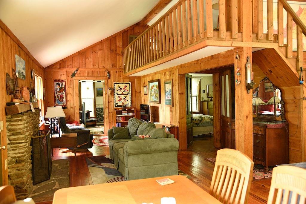 Lake House for 4 Guests in Meadows of Dan, Virginia