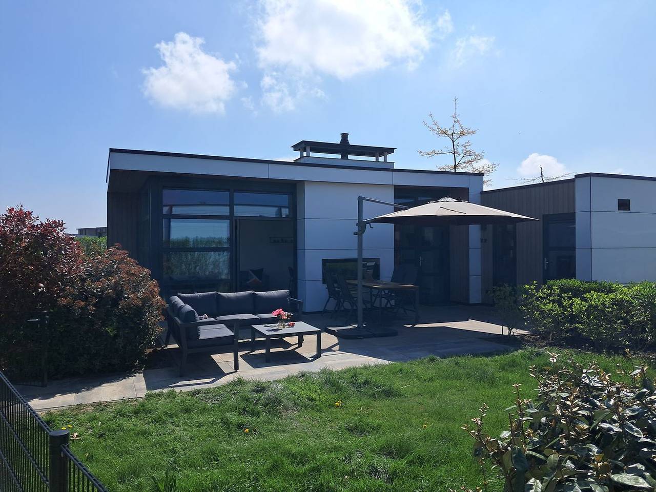 Top-modernes Chalet 'Land in Sicht' mit großem Garten an der Ijssel in IJssel