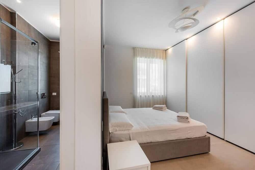 Entire apartment, Wonderful Penthouse with terrace a few steps from the Duomo in Milan, Milan Province
