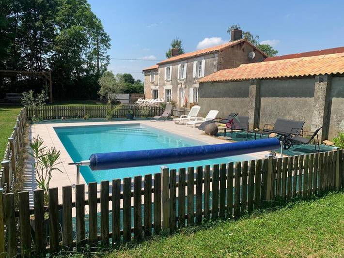 Appartement de vacances pour 4 personnes, avec Terrasse ainsi que Jardin et Piscine dans les Deux-Sèvres - 2