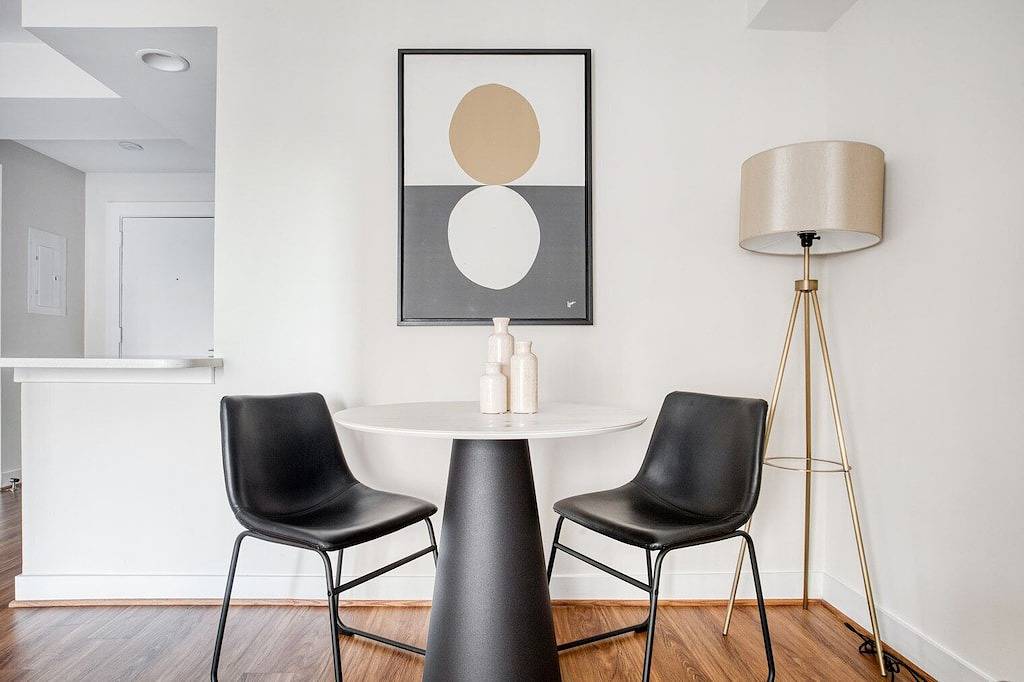 Ganze Wohnung, Hip Ballston 1Br w/ Pool, W/D & Gym, walk to Bars & Metro, by Blueground in Arlington (VA), Arlington County