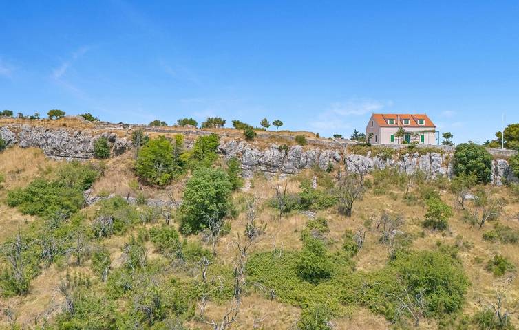 Modernes Apartment mit Pool, Parkplatz und WLAN in Skradin, Šibenik-Knin