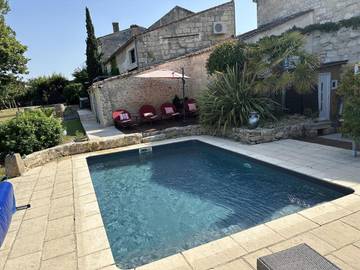 Maison d’hôte pour 3 personnes, avec terrasse ainsi que vue et piscine à Saint-Estèphe