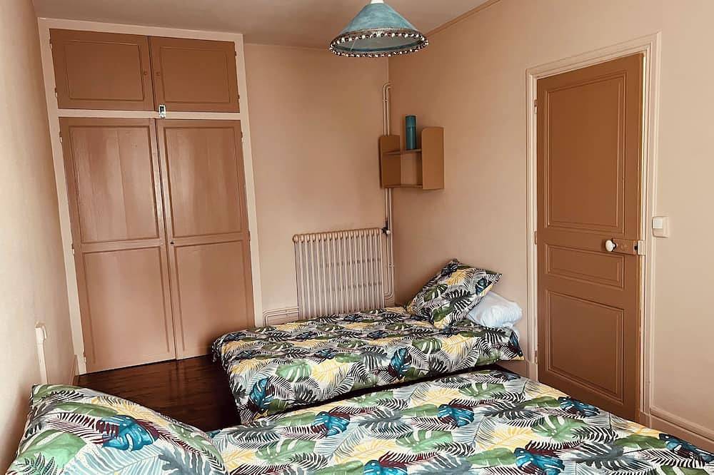 Appartement entier, Joli duplex plein centre avec stationnement dans un parking sécurisé sur demande in Issoire, Région de Besse-et-Saint-Anastaise