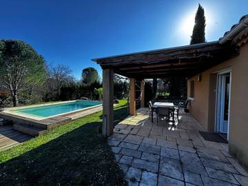 Location de vacances pour 7 personnes, avec piscine et jardin, animaux acceptés à Salavas