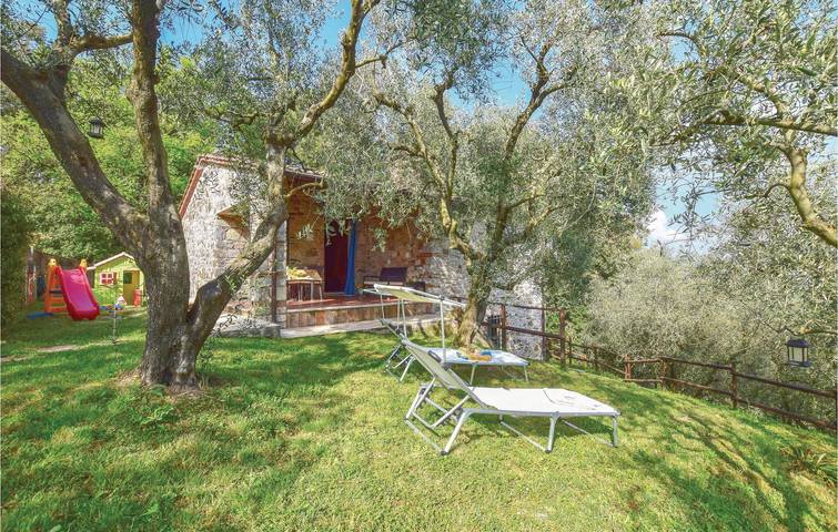 Ferienhaus für 4 Personen, mit Terrasse und Garten in Camaiore