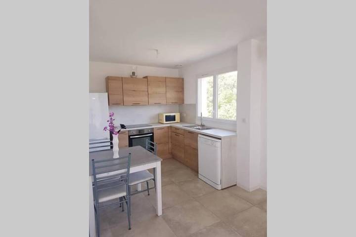 Gîte pour 4 personnes, avec Terrasse ainsi que Jardin et Vue à Talasani - 4