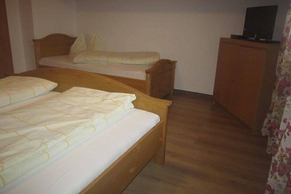 Ganze Wohnung, Studio Apartment für bis zu 3 Personen in Traunreut, Landkreis Traunstein