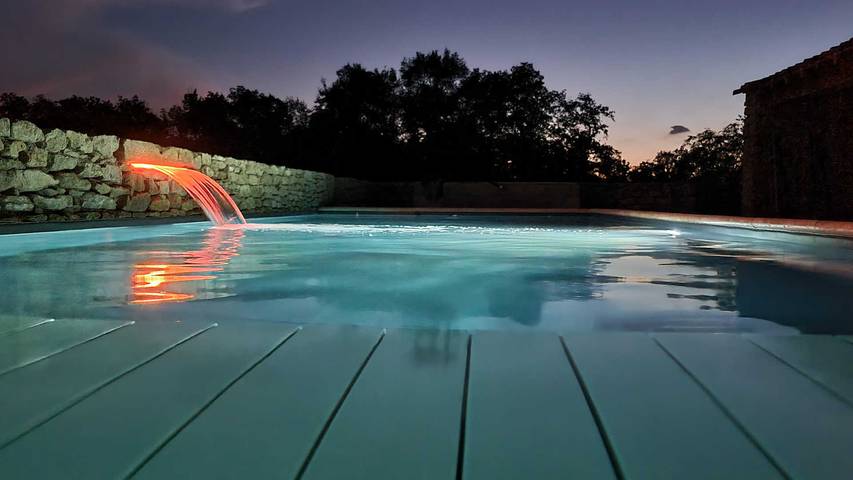 Gîte pour 6 personnes, avec piscine et terrasse à Caux-et-Sauzens