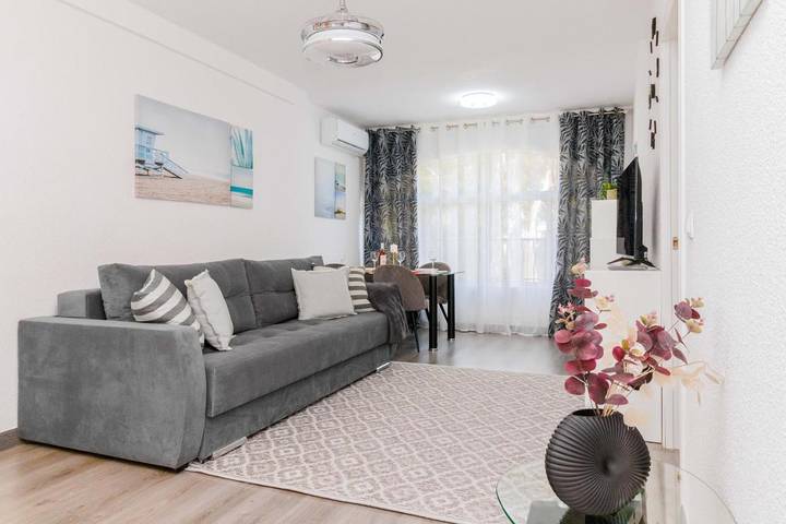 Gîte pour 4 personnes, avec piscine ainsi que jardin et vue dans Playa Flamenca - 2