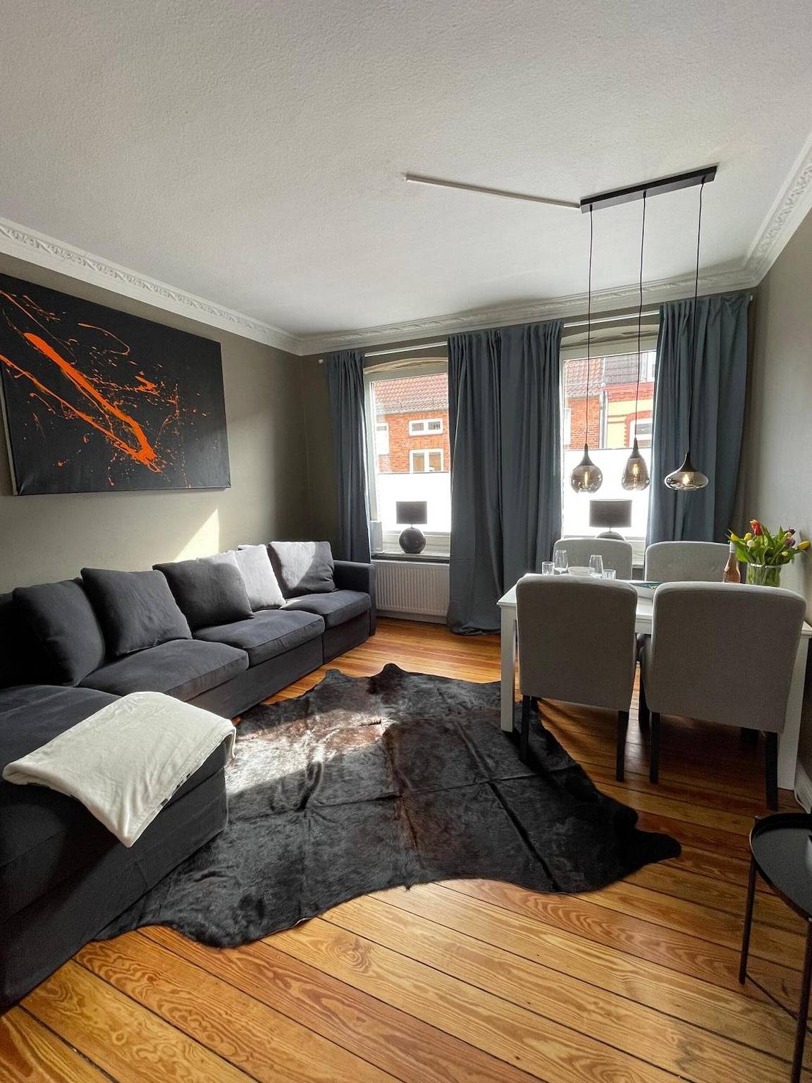 Hel leilighet, Apartment 'Altbaucharme Deluxe Mit Balkon' with Balcony and Wi-Fi in Kielfjorden, Kiel