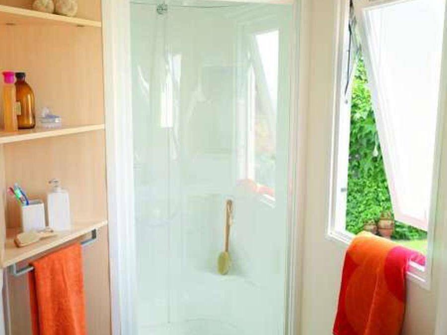 Camping Ushuaïa Villages Rives d'Olt et Aubrac - Mobile home 4 persons - Mh Classique 2 bedrooms 4 people in Saint-Geniez-d'Olt-et-d'Aubrac, Massif Central