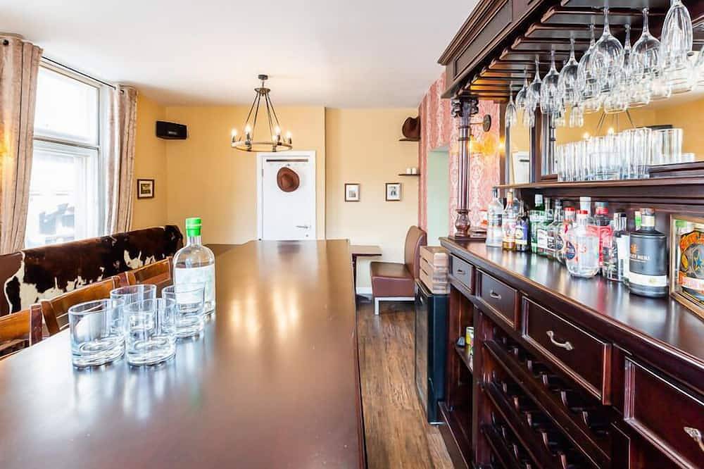 Ganze Wohnung, Apartment-Standard-Eigenes Badezimmer-The Toon Saloon in Newcastle upon Tyne, Tyne and Wear