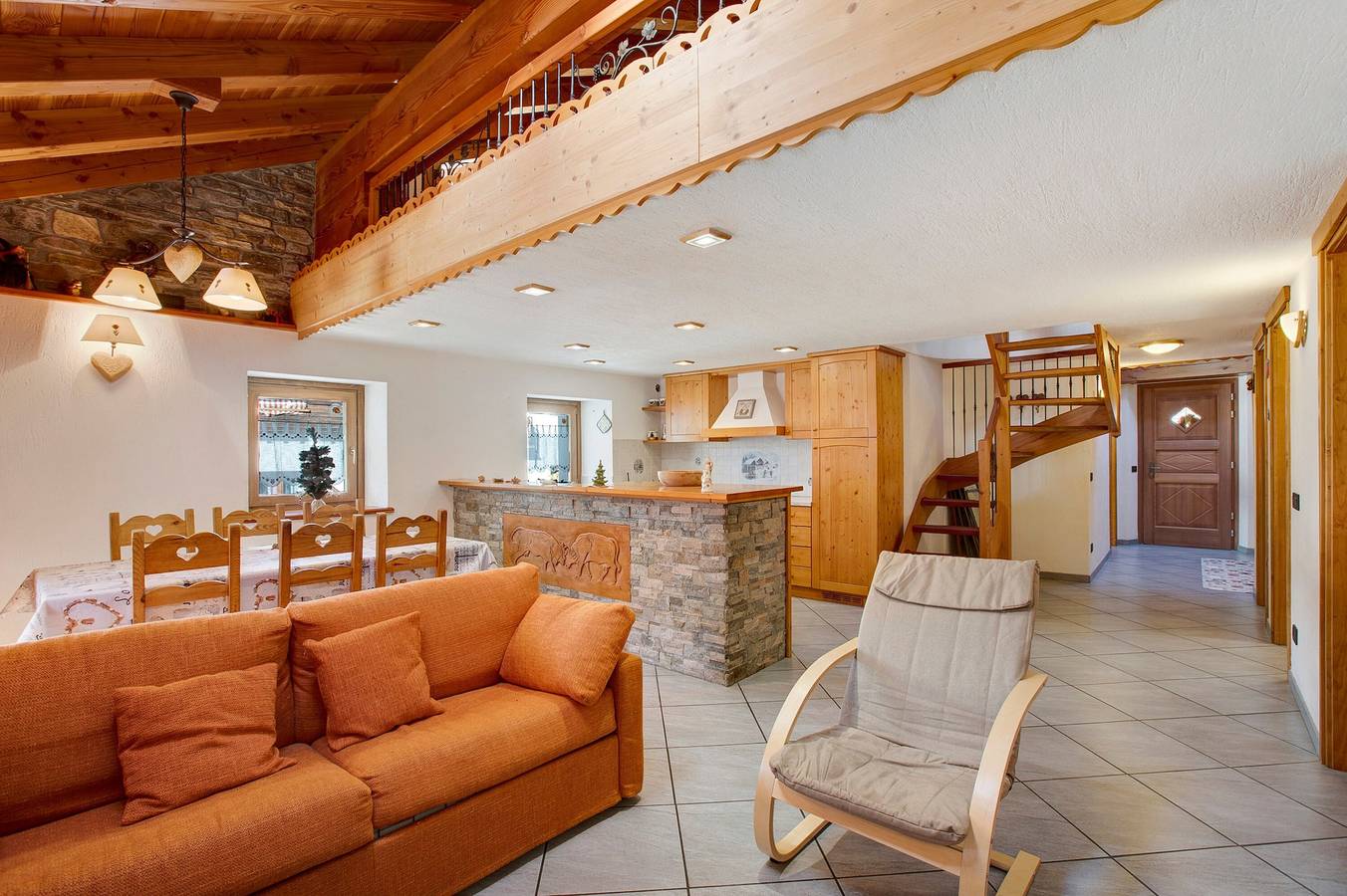 Chalet 'Vista Monte Bianco' con vista sulle montagne, giardino in comune e Wi-Fi in La Salle, Comune di La Salle