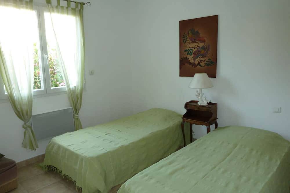 Air-conditioned villa in sauvian, 6 km from the beach in Sauvian, Côte d'Améthyste