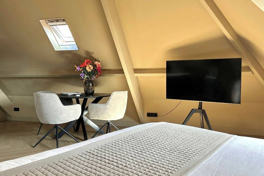 Ganze Wohnung, Dieses Apartment befindet sich in einer der besten Lagen von Breda, in der Nähe des Stadtzentrums von Breda, des Chassé Theaters, der Avans University of Applied Sciences und des Bahnhofs Breda—ideal sowohl für Freizeit- als auch für Geschäftsaufenth in Breda, Nordbrabant