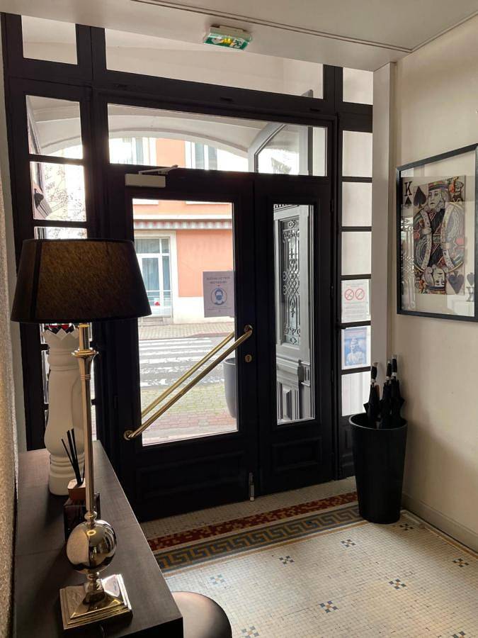 Hôtel pour 2 personnes, avec terrasse et piscine à Vichy - 2