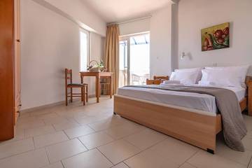 Hôtel pour 2 personnes, avec piscine et jardin dans Stalos