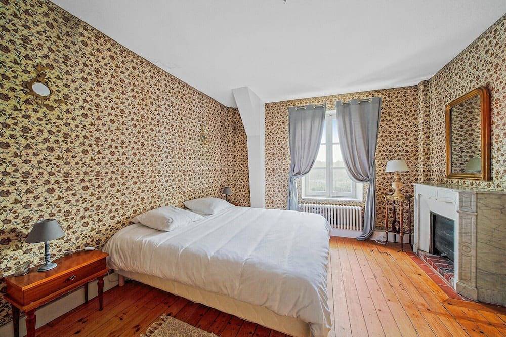Grand Estate for 20 with Pool, Garden in Villecerf, Seine-et-Marne