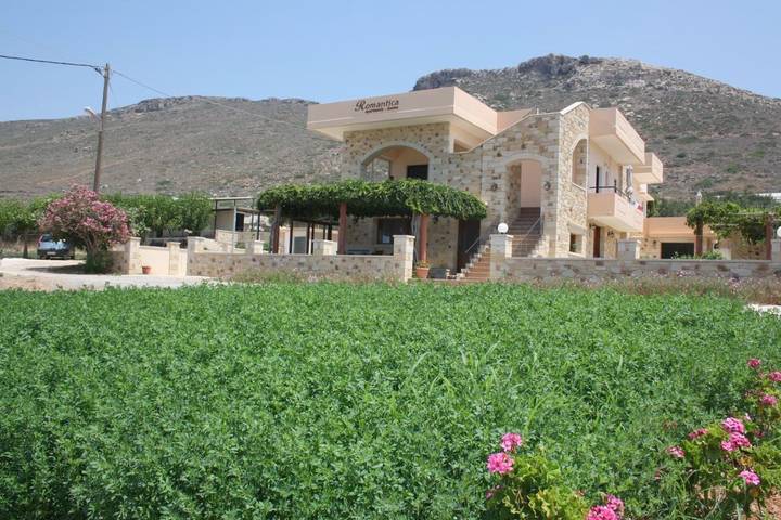 Ferienwohnung für 3 Personen, mit Balkon und Terrasse sowie Garten und Ausblick in Falasarna