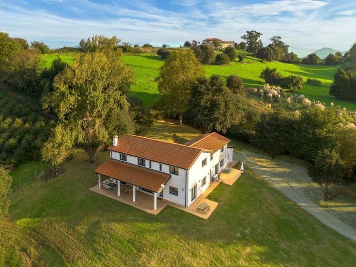 Casa rural para 16 personas, con Terraza y Jardín en Marina de Cudeyo