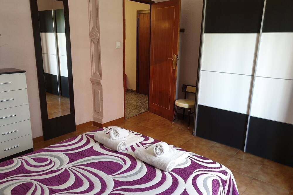 Apartamento entero, Piso amplio y céntrico con terraza, muy confortable ideal para familias. in Valencia City Centre, Valencia