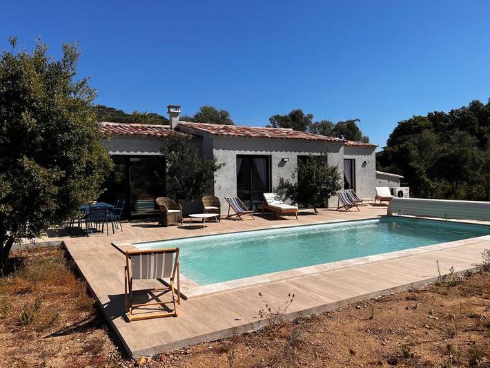 Villa pour 6 personnes, avec jardin ainsi que piscine et vue à Figari