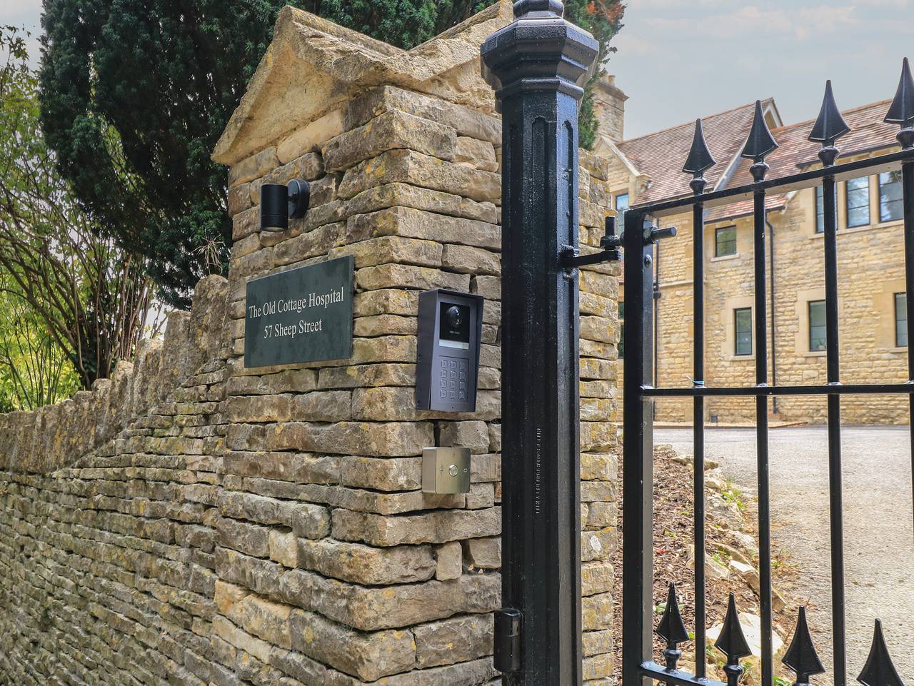 Old Cottage Hospital Annexe in Burford, Oxfordshire