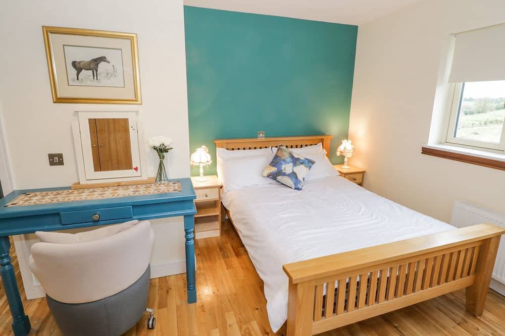 The Derries, pet friendly, with open fire in Ballinagh, County Cavan in County Cavan