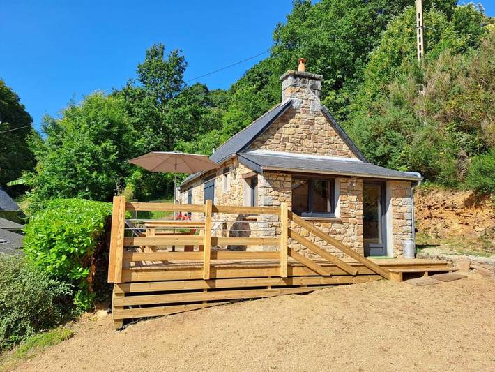 Location de vacances pour 4 personnes, avec Terrasse et Jardin ainsi que Piscine et Vue sur le lac à Prat