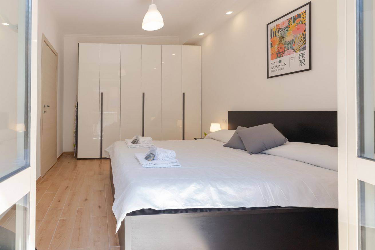 Appartamento intero, Moderno e comodo a 2 min dalla Metro Lucio Sestio in Roma, Provincia di Roma