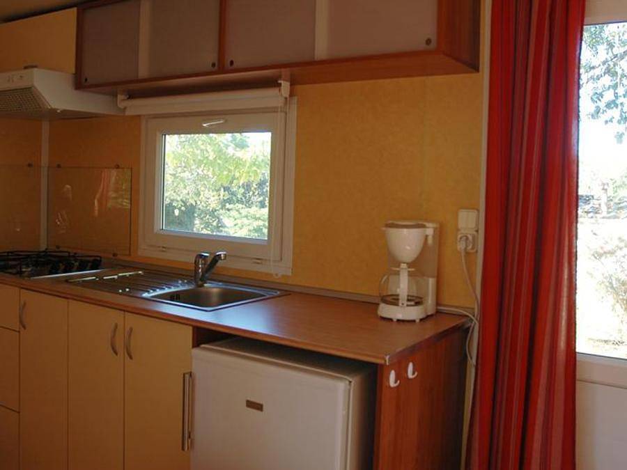 Camping les Pialades - Mobilheim 4 personen - 4 - 33m² mit überdachter Terrasse / 2 Schlafzimmer in Nabirat, Périgord Noir