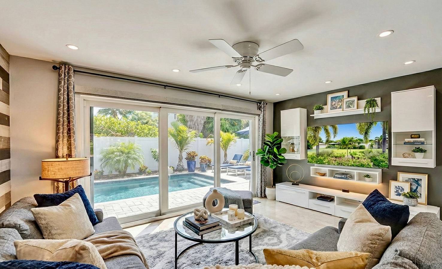 Beach Bliss: 10 Mins to Waves, 3Br Oasis with Pool in Oakland Park (Florida), Broward County
