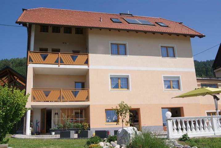 Ferienwohnung für 2 Personen, mit Balkon und Terrasse sowie Ausblick in Fohnsdorf